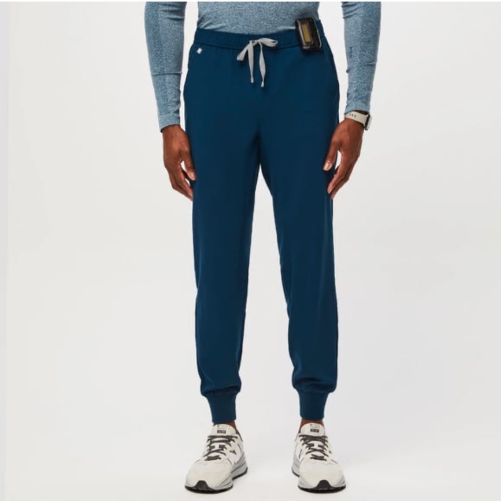 Figs Mens Tansen Jogger Scrub Pants™ size small, short